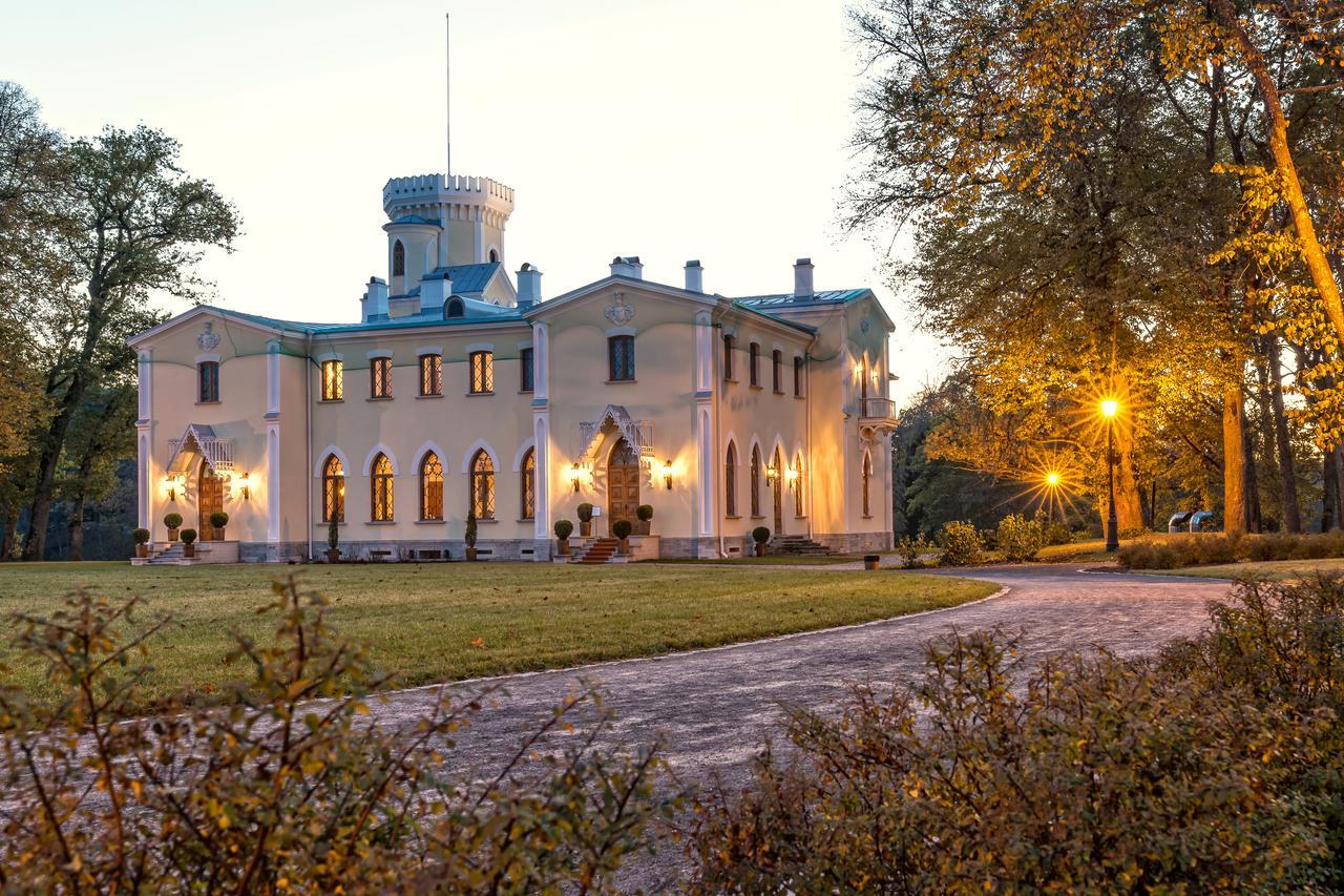 Schloss Fall, Hotel