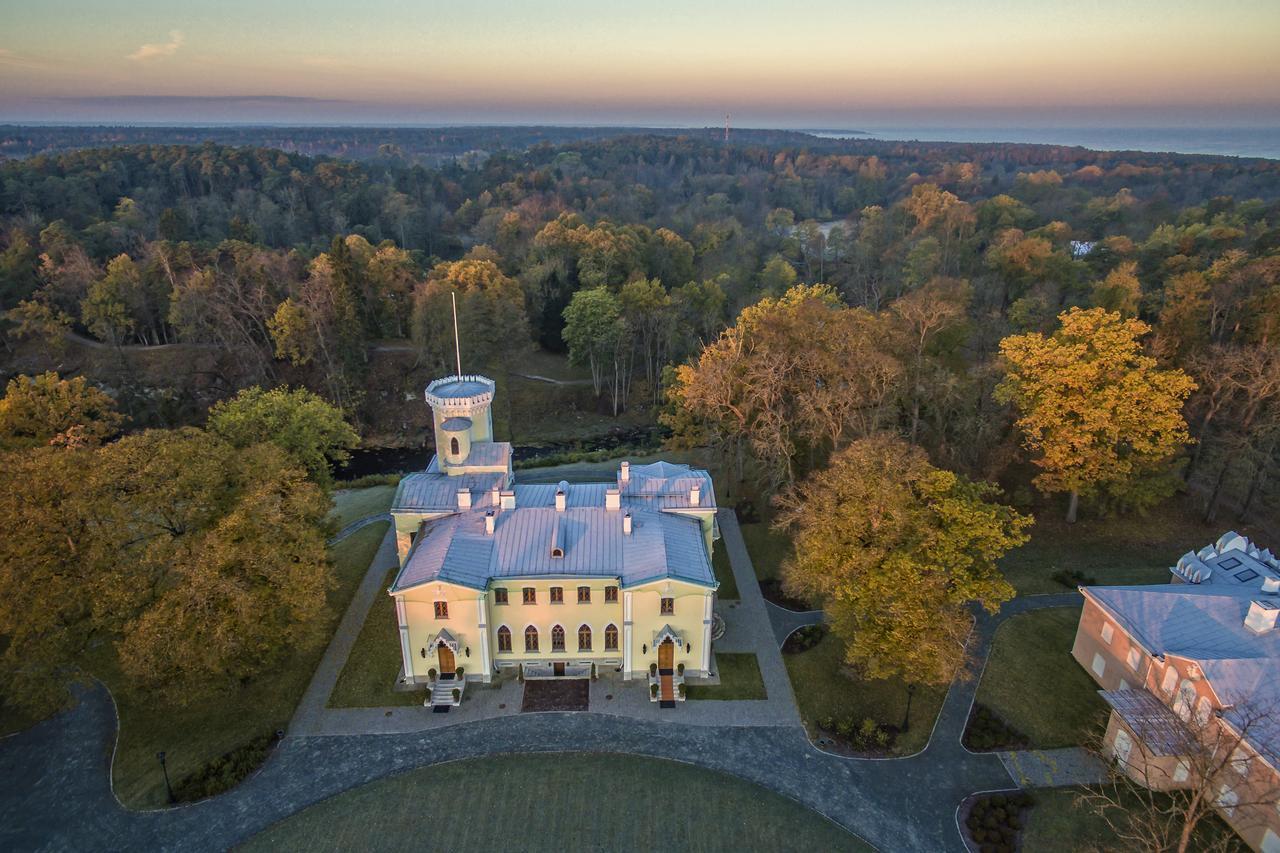 Schloss Fall, Hotel